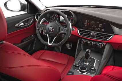 Car-Pictures-HD-Interior-Trend-2018-Alfa-Romeo-Giulia-review.jpg